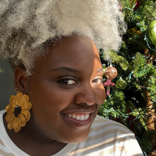 Load image into Gallery viewer, Brooks Petel Hoops (Gold)