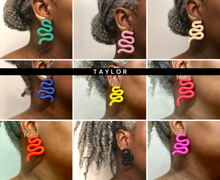 Load image into Gallery viewer, Taylor Squiggle
